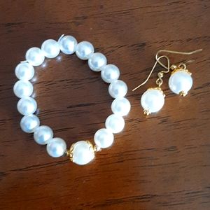 Bracelet and earrings